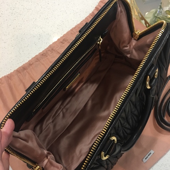 Miu Miu matelasse black leather bag - Picture 4 of 6